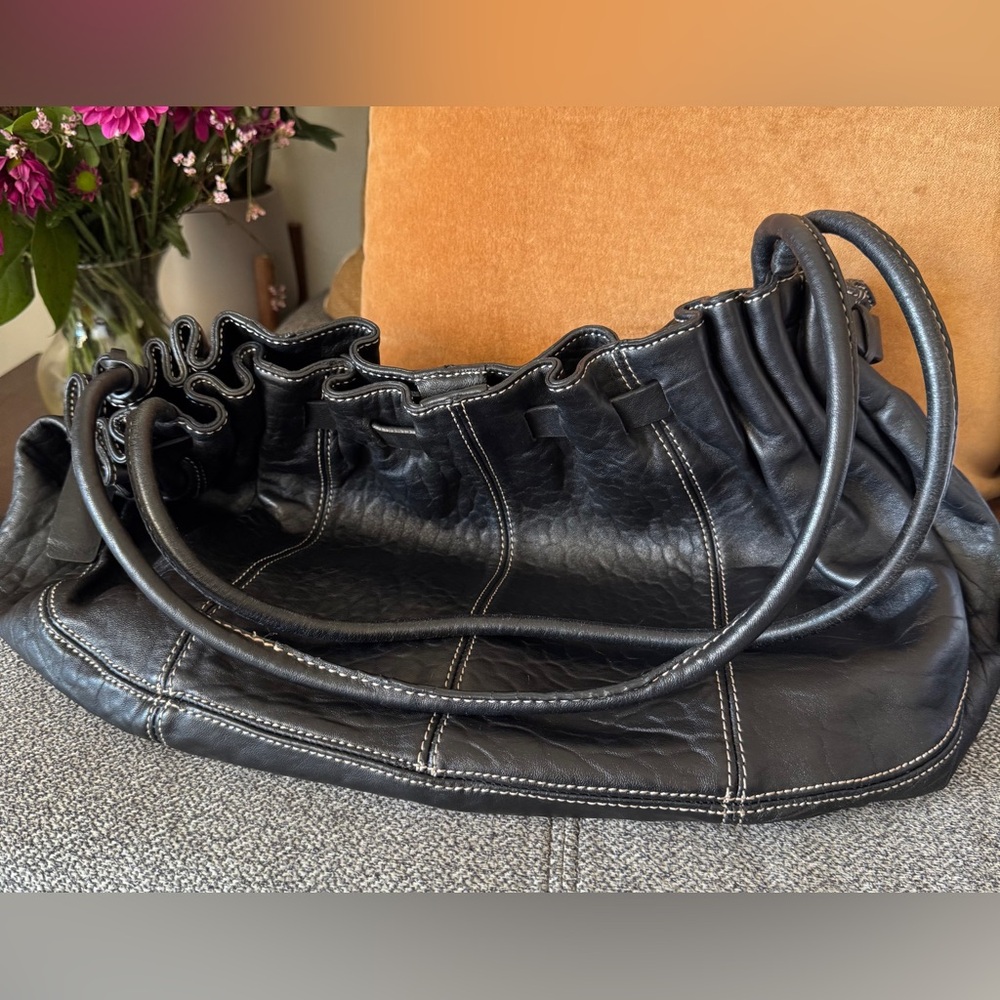 Adrienne Vittadini Gorgeous Black Leather Shoulder Bag - Picture 10 of 12